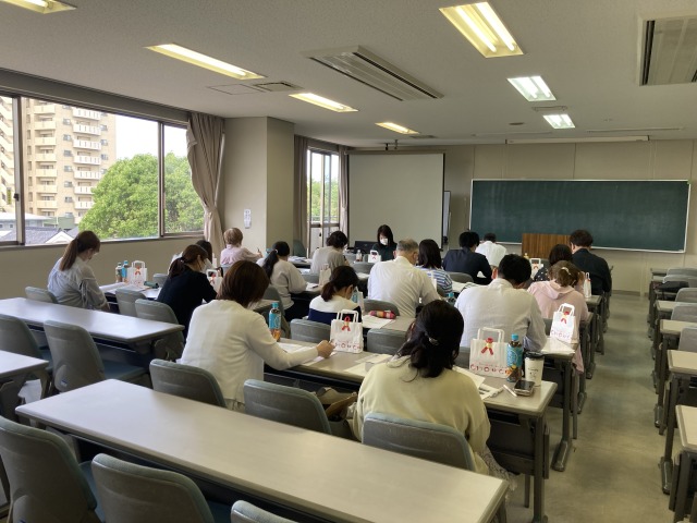 職員全員参加で薬局を運営しています！