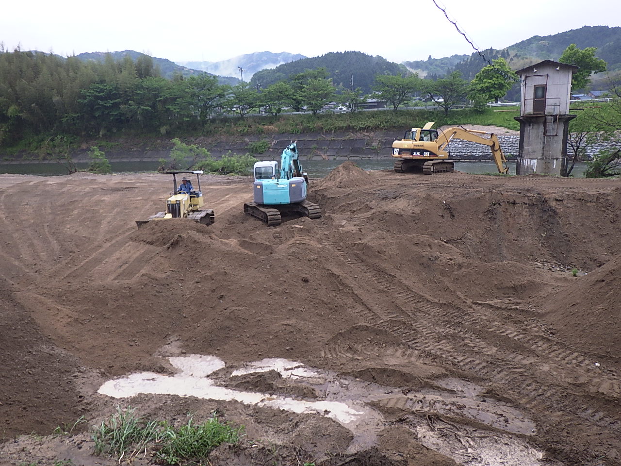 【写真】河川工事